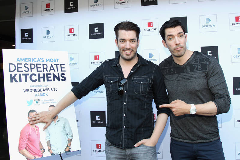 Illustration for article titled Photos of the Property Brothers Posing